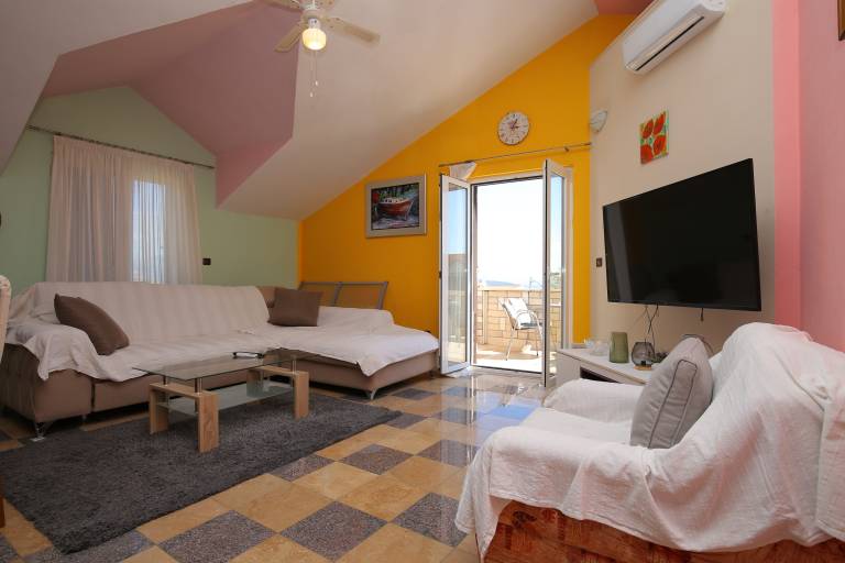 Three bedroom apartment with terrace and sea view Kaštel Stari, Kaštela (A-25141-a) — photo 2