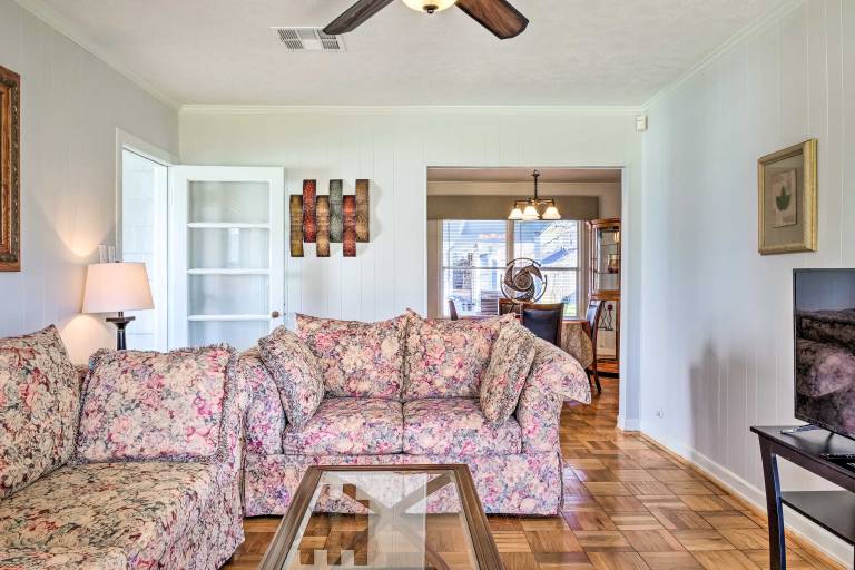 Pet Friendly Home w Patio 3 Mi to Houston Zoo