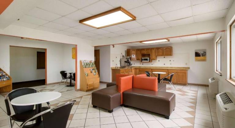 Motel 6 Davenport, IA — photo 5