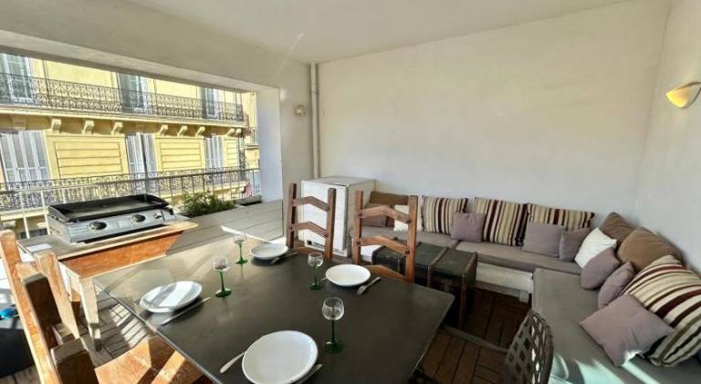 Holiday apartment with grill & patio | Next to Marseille Cathedral | Good for workation in Marseille