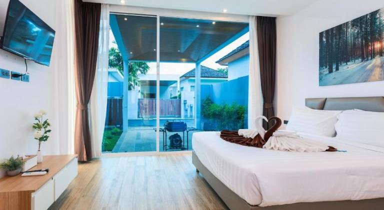 Villa with pool — photo 2