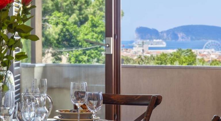 Villa with 3 rooms for 8 persons in Alghero