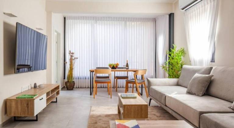 Newly Renovated, Spacious 2BR BUGRASHOV_LIFE in Tel Aviv