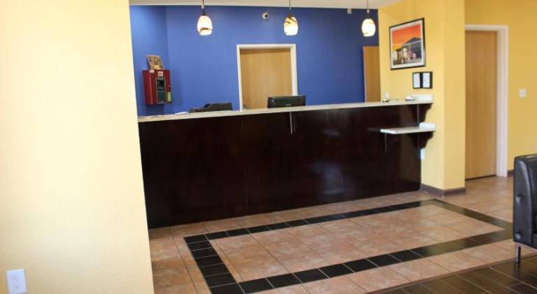 Home Gate Inn & Suites — photo 4