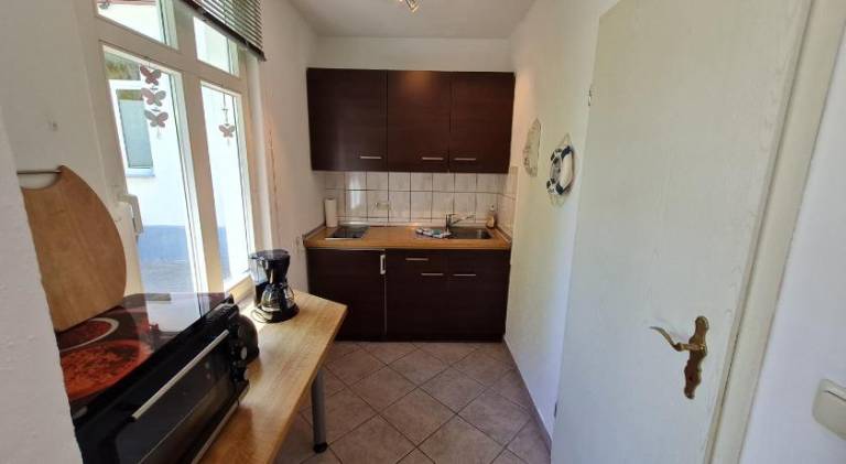 Apartment with garden — photo 5