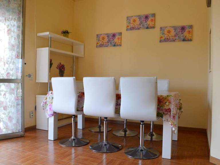 Apartment with patio — photo 4