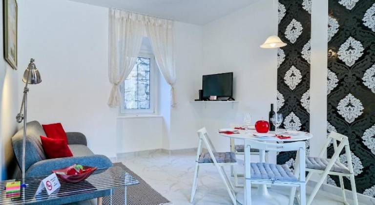Holiday apartment with terrace | Next to Diocletian's Palace | Dogs allowed — photo 2