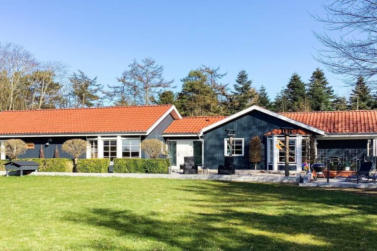 Fully equipped vacation home with yard, patio & grill | Pets allowed in Viborg
