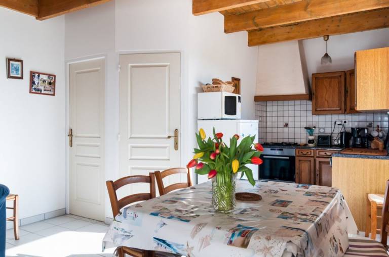 Gite with grill, terrace & garden — photo 4