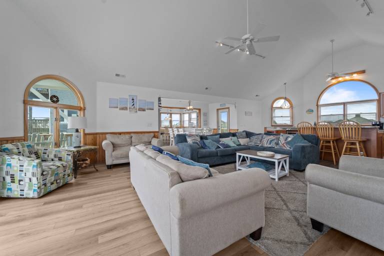 8BR Oceanfront home - Game & theater rooms, private pool, hot tub — photo 3
