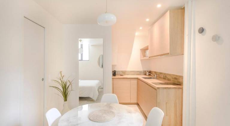 Maison Alcome - Elegant Artist's Residence with Private Garden — photo 5