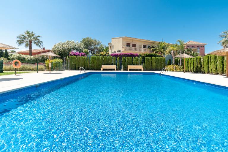 Children-friendly charming rental apartment with pool, patio & yard | Close to the beach | Pet-friendly — photo 4