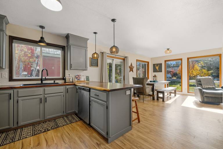 Vacation home with grill | Lake view — photo 2