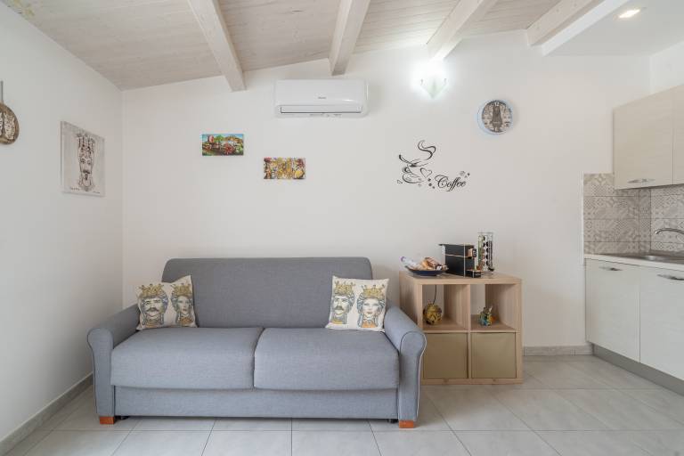 Apartment 'Sfea Home' with Private Terrace, Wi-Fi and Air Conditioning — photo 4
