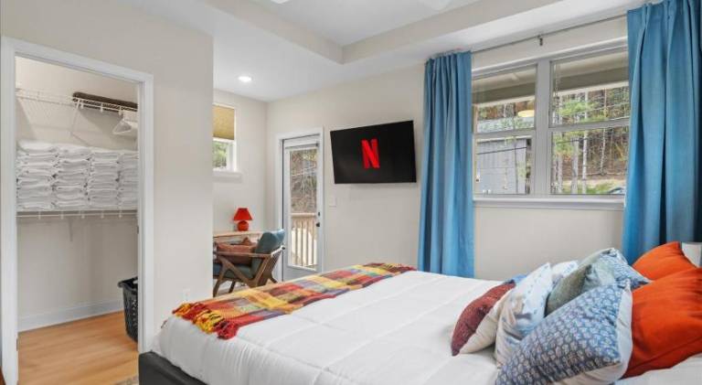 Luxury Hot Tub & Fire Pit Home Pet Friendly — photo 2
