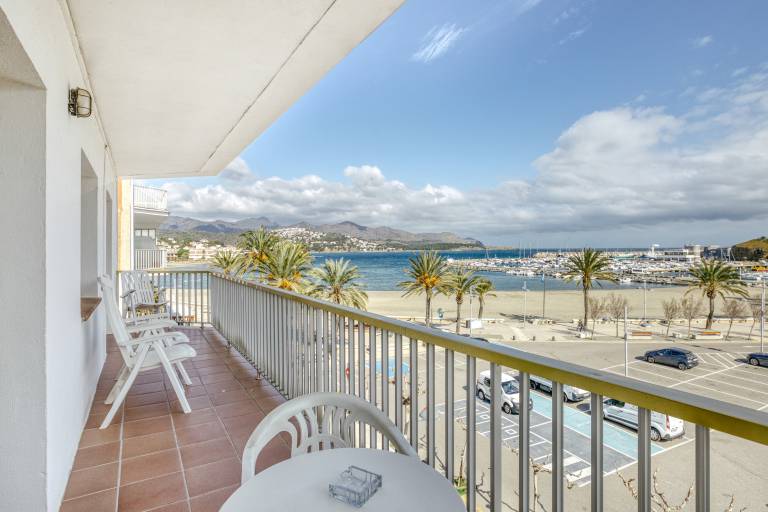 Apartment 'Mediterranean View 2-1' close to the Beach with Balcony & Wi-Fi in Llanca