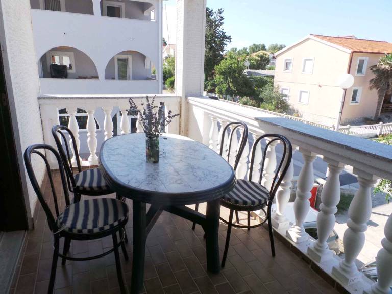Rental apartment with grill & yard — photo 5