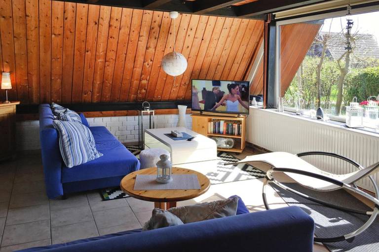 House with patio & yard — photo 2