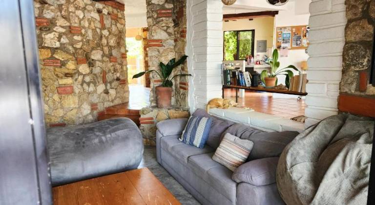 Serviced apartment with pool, yard & patio | Close to the beach | Pets allowed — photo 2