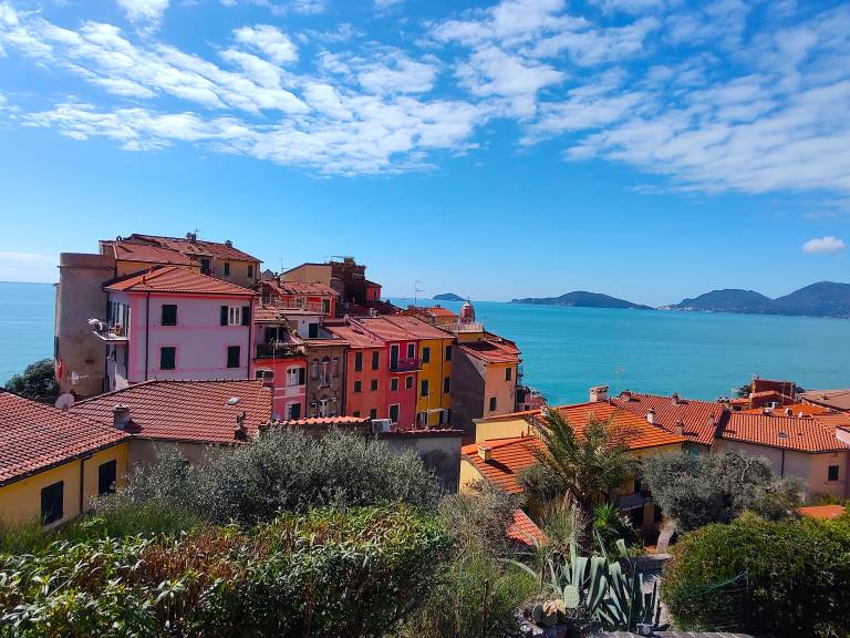 Vacation home with patio & fast internet | Sea view — photo 4