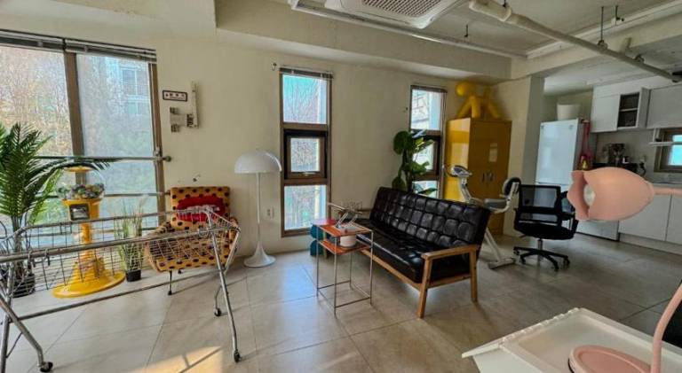 Rental apartment with terrace & yard in Seoul