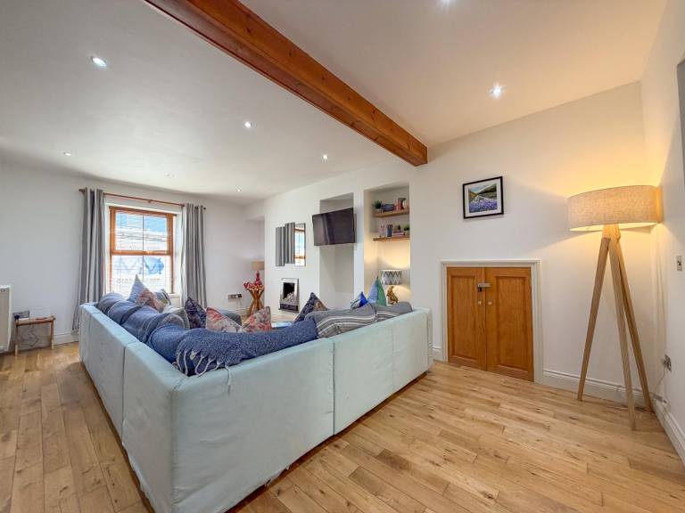 Family-oriented lovely vacation home with garden, grill & fast internet | Beach view | Next to the beach | Pet-friendly in Tenby