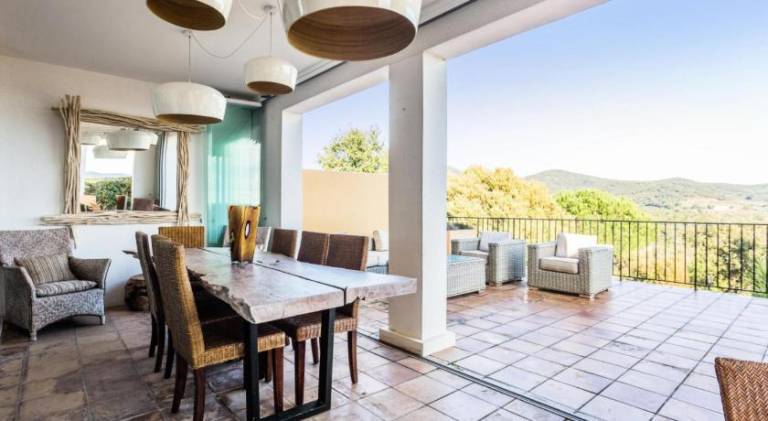 Holiday apartment with pool & barbecue in Cogolin