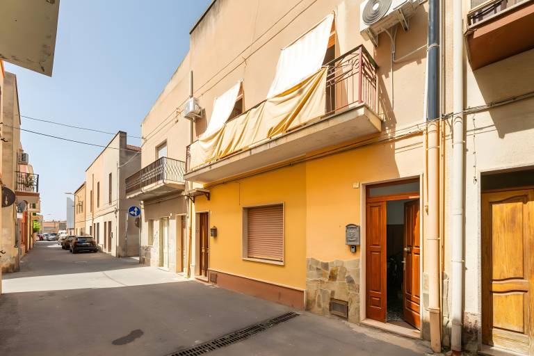 Room 'Levante' with Balcony, Wi-Fi and Air Conditioning in Sant'Antioco