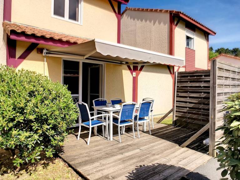 House with pool & grill — photo 5