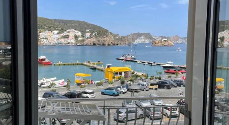Holiday apartment | Next to the beach | Pets are welcome in Ponza
