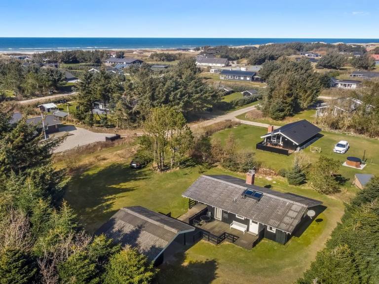Vacation home with patio & barbecue — photo 3