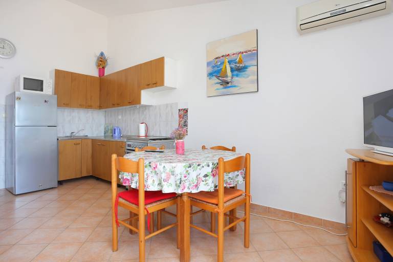 Two bedroom apartment near beach Lokva Rogoznica, Omiš (A-2762-a) — photo 3