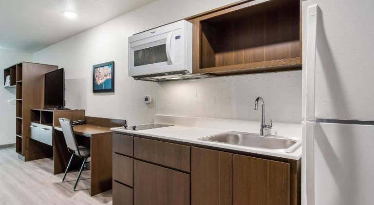WoodSpring Suites Dearborn Detroit — photo 4
