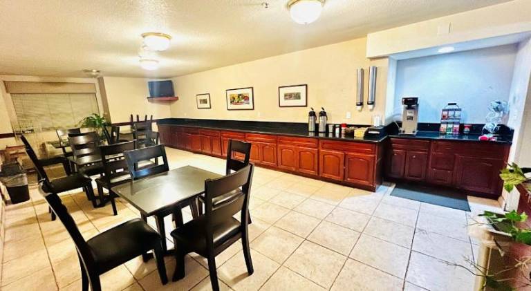Studio 6 Suites Portland OR- I-5/OHSU — photo 5
