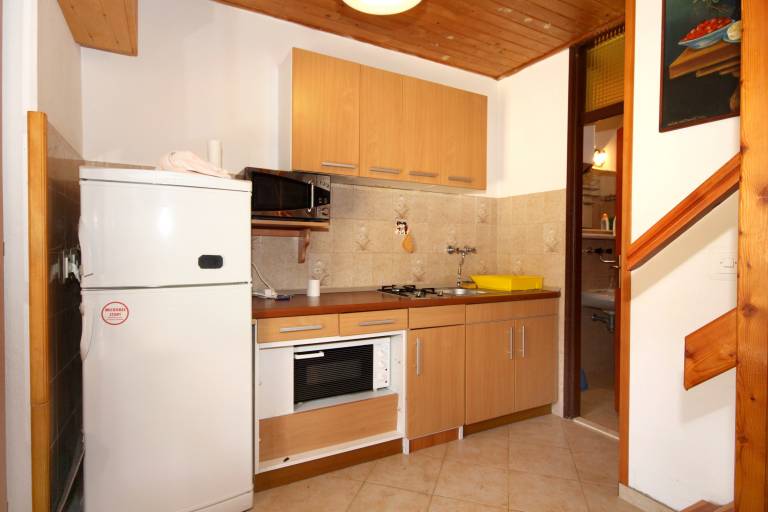 Rental apartment with grill, terrace & yard — photo 3