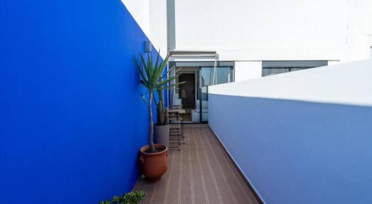 Rental apartment with patio — photo 4