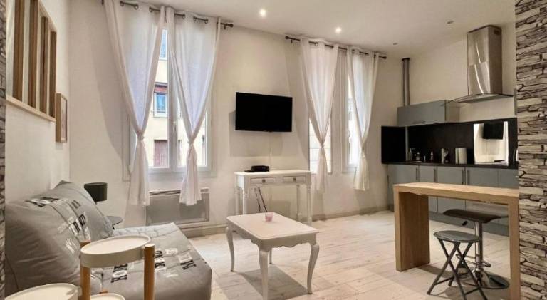 Rental apartment with 1 room for 2 persons in Antibes