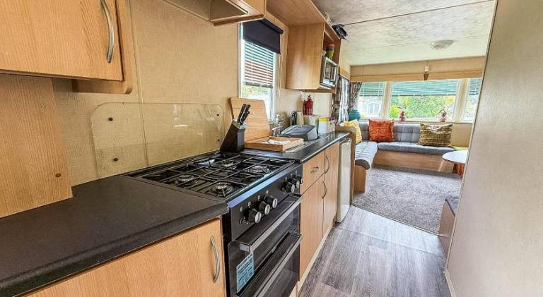Cosy Dog Friendly Caravan, Near To Great Yarmouth In Norfolk Ref 10029Rp — photo 3