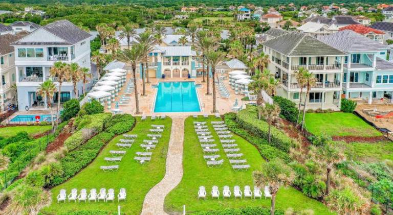 Dog-friendly condo on the golf course with ocean view, pools, gym & beach access — photo 3