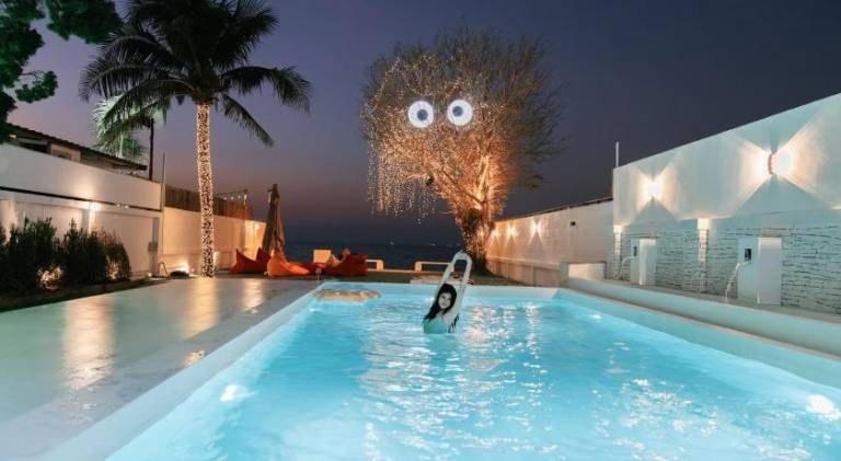 Serviced apartment with hot tub, terrace & pool | Pet-friendly — photo 3