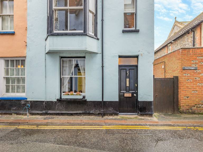 Cottage with terrace | River view — photo 2