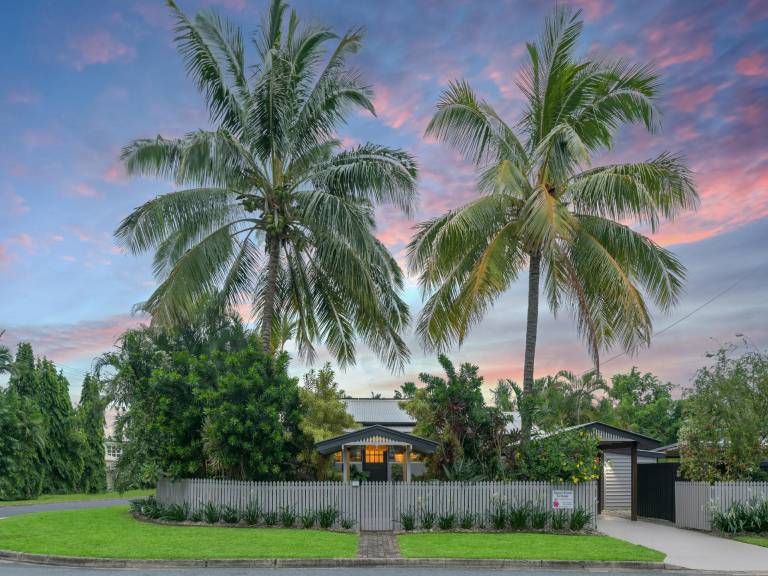 House  Palm Cove