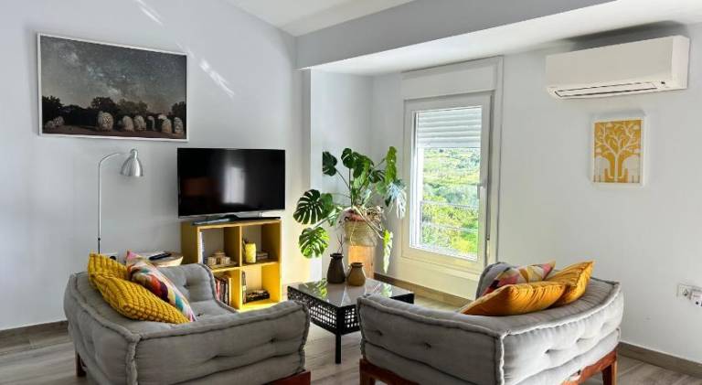 Apartment with patio & barbeque — photo 2