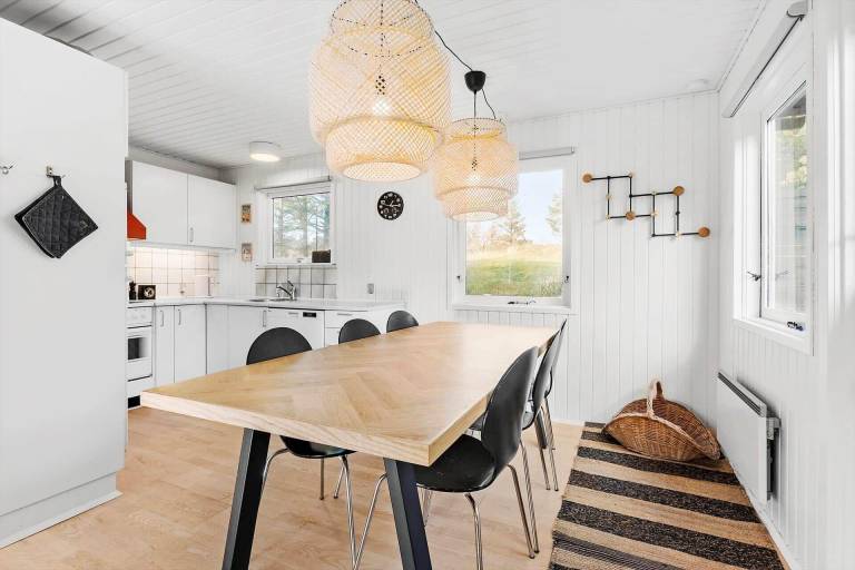 Fully equipped charming house with BBQ & patio | Pets allowed — photo 3