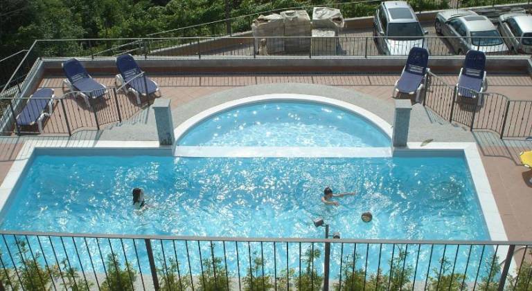 Serviced apartment with terrace, yard & pool in Cannero Riviera