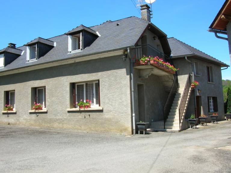 Gite with yard & barbecue — photo 2