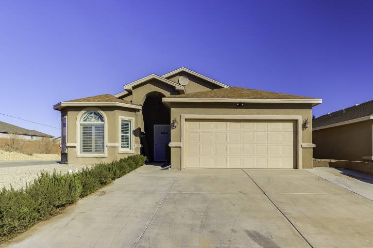 Fire Pit, Pets Welcome: Home 4 Mi to Dtwn Carlsbad — photo 3