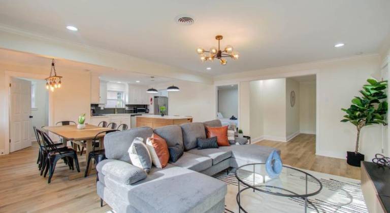 Fully equipped vacation home with yard & private pool | Dogs allowed — photo 2