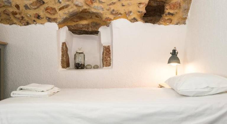 Vacation home with patio, barbeque & yard in Chios