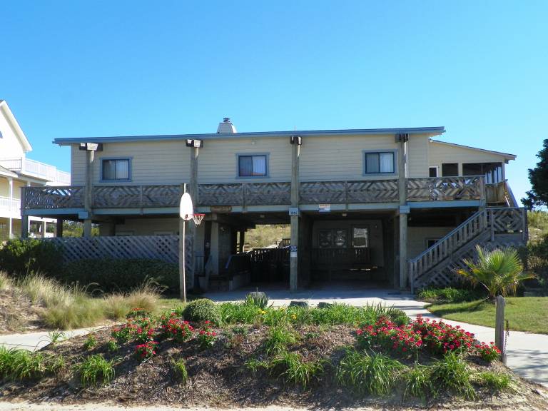 WH1091- Oceanfront- 6 BRs, Cargo Lift, Great Ocean Views Dog Friendly! — photo 2